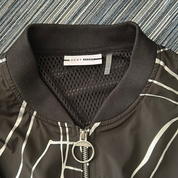 DKNY Sport Women’s Metallic Print Black Cropped Bomber Jacket Athliesure Size M - Picture 4 of 7